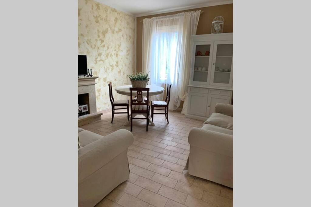 Casa Flea - Holiday Apartment With 2 Bedrooms Gualdo Tadino Eksteriør bilde