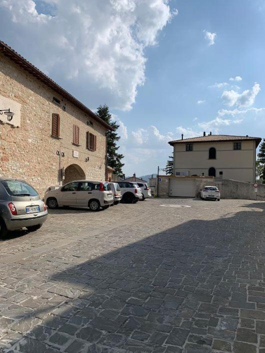 Casa Flea - Holiday Apartment With 2 Bedrooms Gualdo Tadino Eksteriør bilde